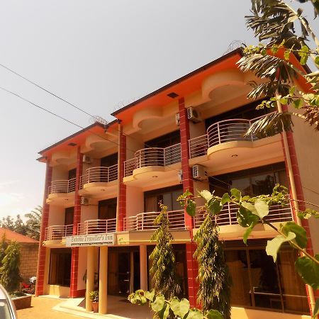 Entebbe Traveller'S Hotel Exteriör bild