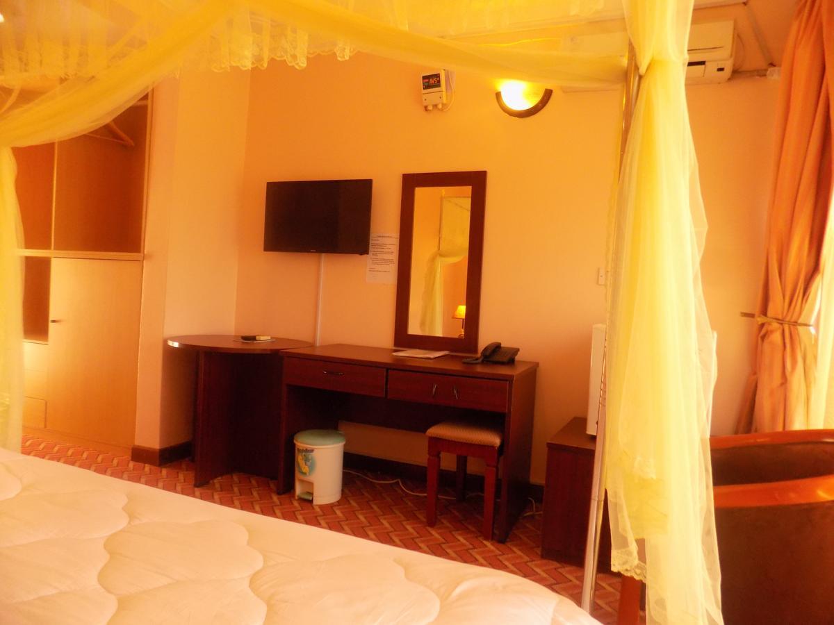 Entebbe Traveller'S Hotel Exteriör bild
