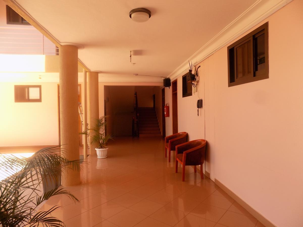 Entebbe Traveller'S Hotel Exteriör bild