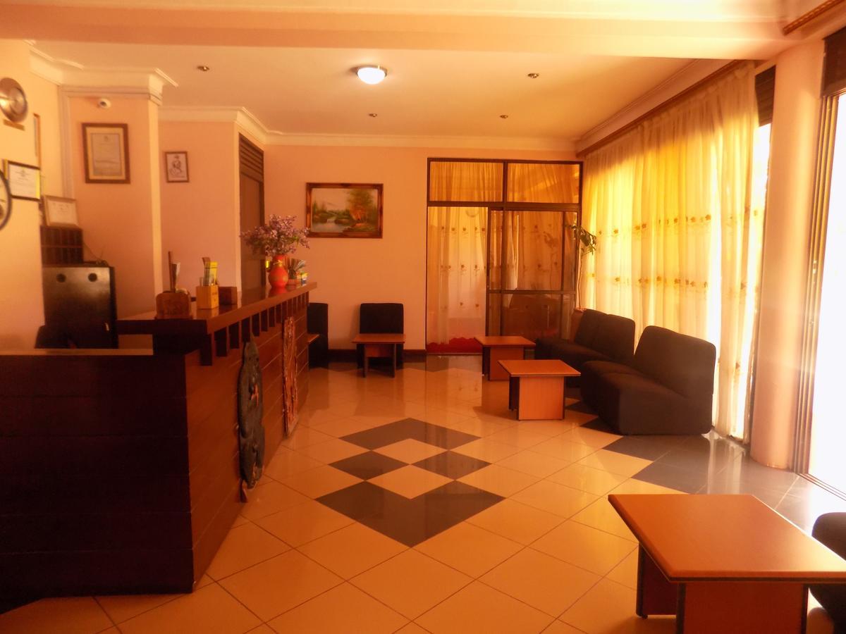Entebbe Traveller'S Hotel Exteriör bild