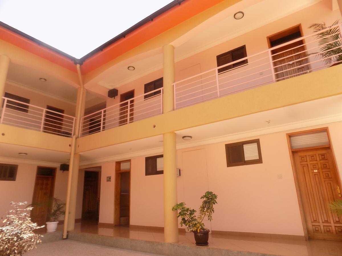 Entebbe Traveller'S Hotel Exteriör bild