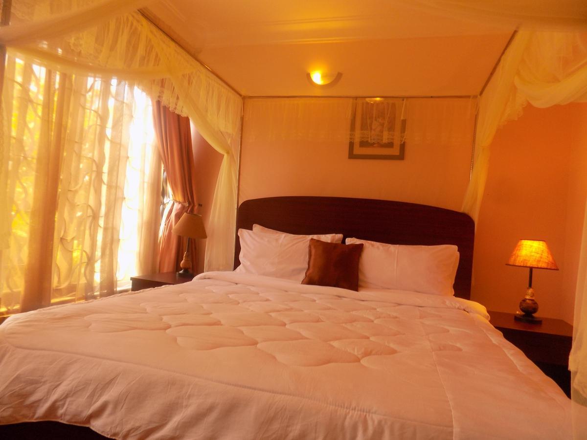 Entebbe Traveller'S Hotel Exteriör bild