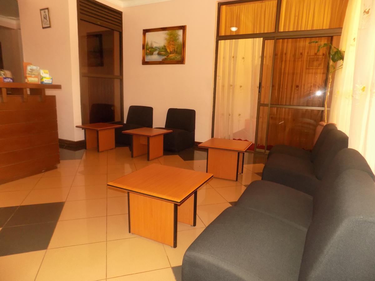 Entebbe Traveller'S Hotel Exteriör bild
