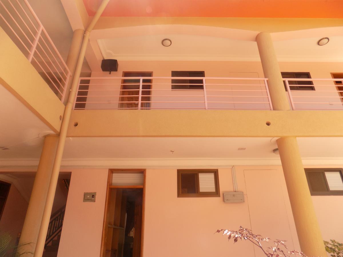 Entebbe Traveller'S Hotel Exteriör bild