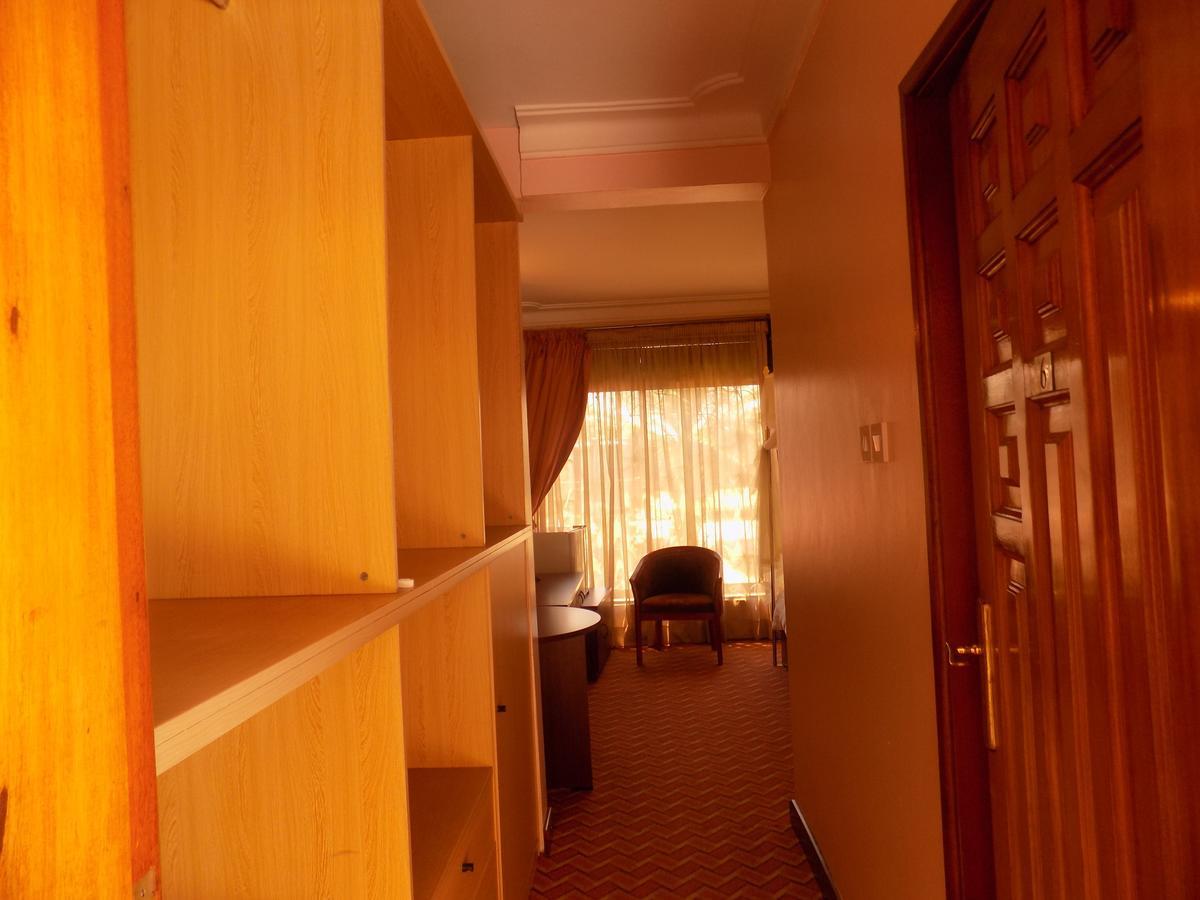 Entebbe Traveller'S Hotel Exteriör bild